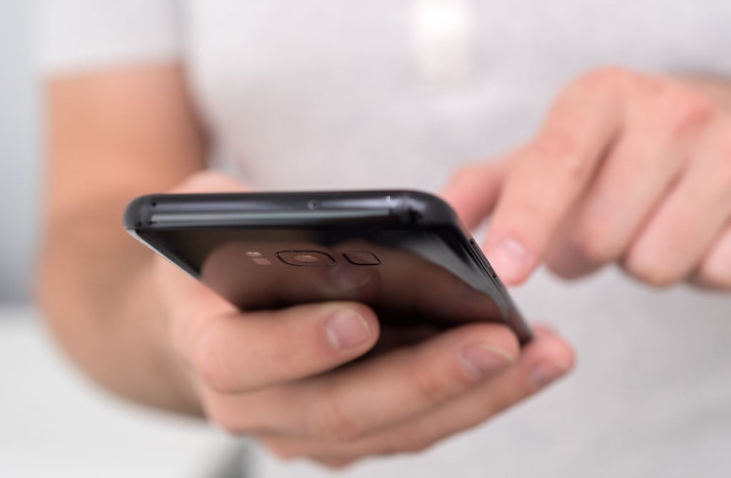 Es ist ein Gerät, das viele Schätze hütet: Das Smartphone sollte man bestmöglich vor dem Zugriff Dritter schützen.
