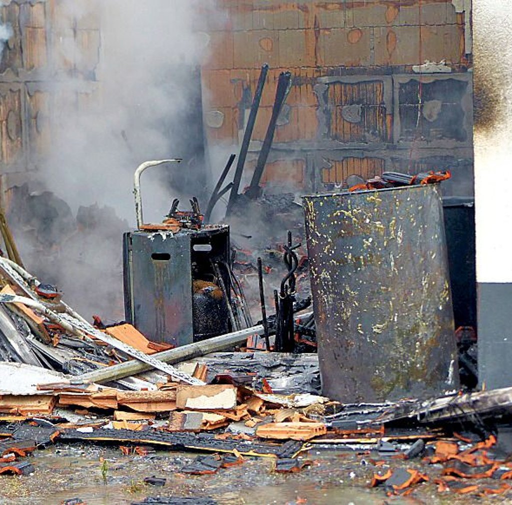 Das Feuer ist wahrscheinlich in der Garage ausgebrochen.