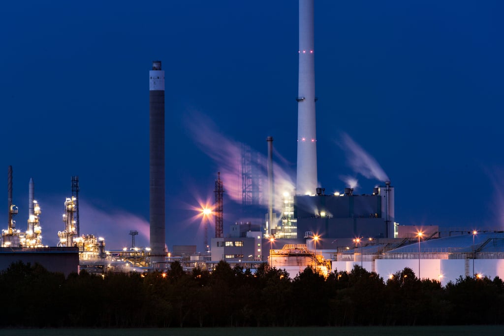 Firmen am Chemiestandort Leuna zahlen großteils Tarif. Doch Mitarbeiter der Leuna Harze GmbH haben einen Haustarifvertrag.