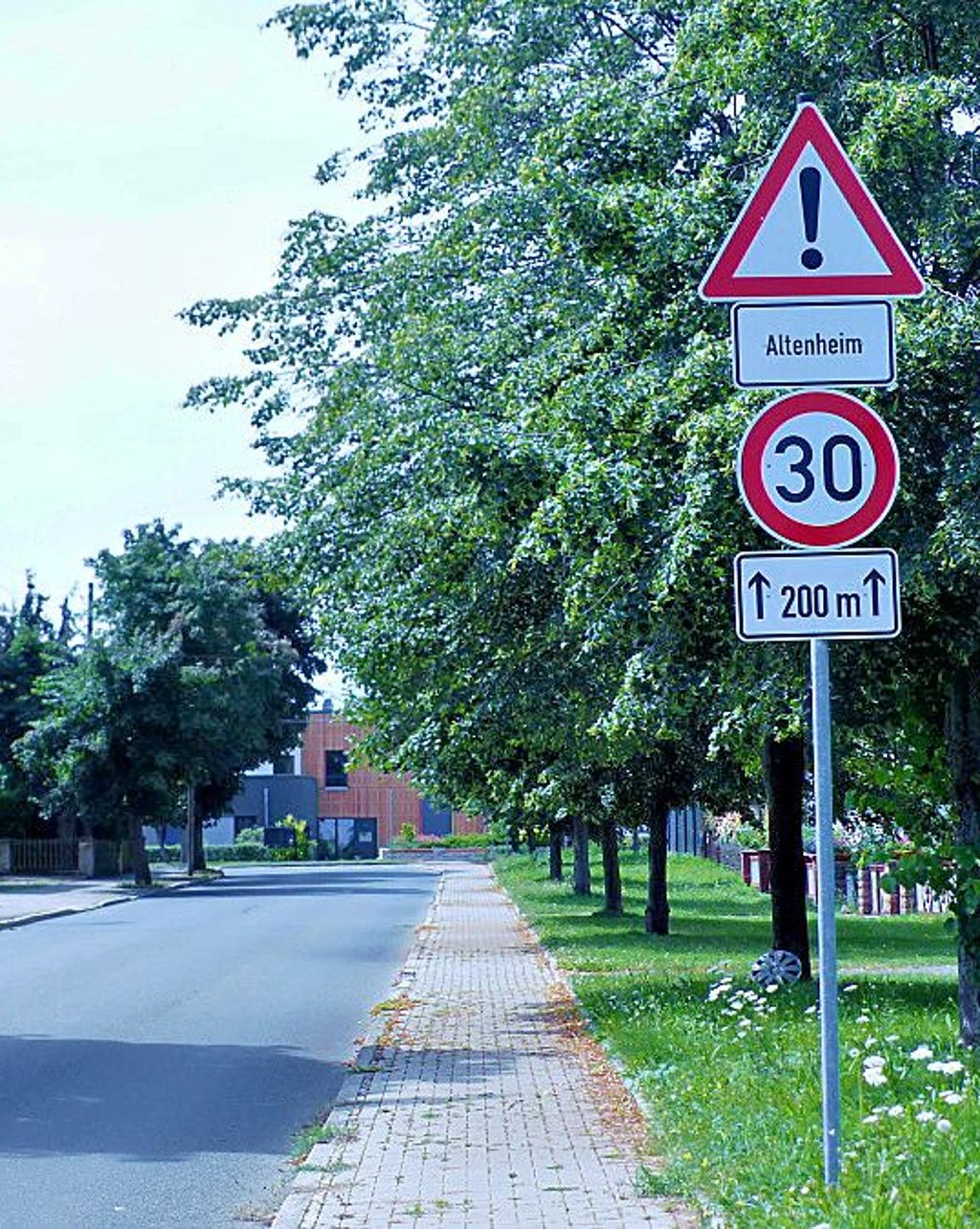 Viele Pkw- und Laster-Fahrer ignorieren die Hinweise.