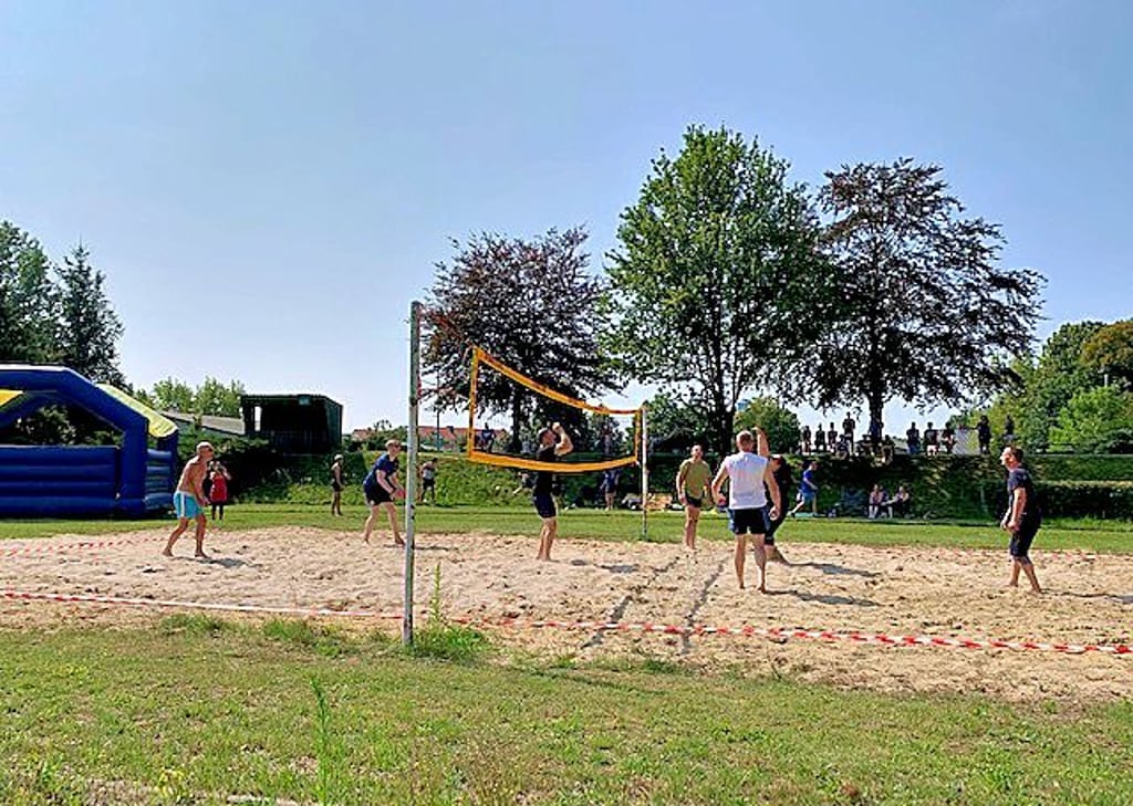 Im Beachvolleyballturnier traten insgesamt sechs Teams an.