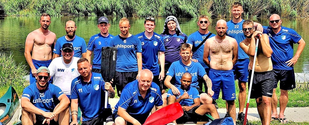 Nicht nur das Toreschießen im Hegerstadion beim Sparkassen-Cup und dem Testturnier am Sonnabend gehörte zum Trainingslager der Calbenser Landesklasse-Fußballer, sondern auch eine gemeinsame Kanutour.