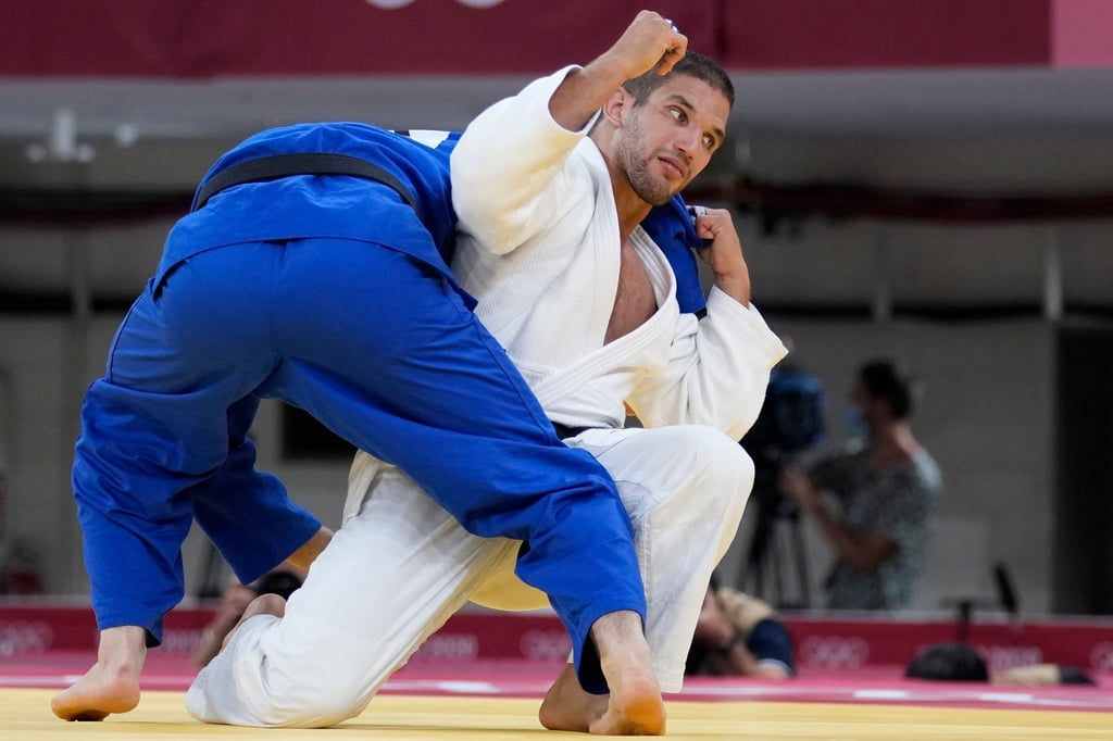 Eduard Trippel (blau) kämpft in Tokio um Gold.