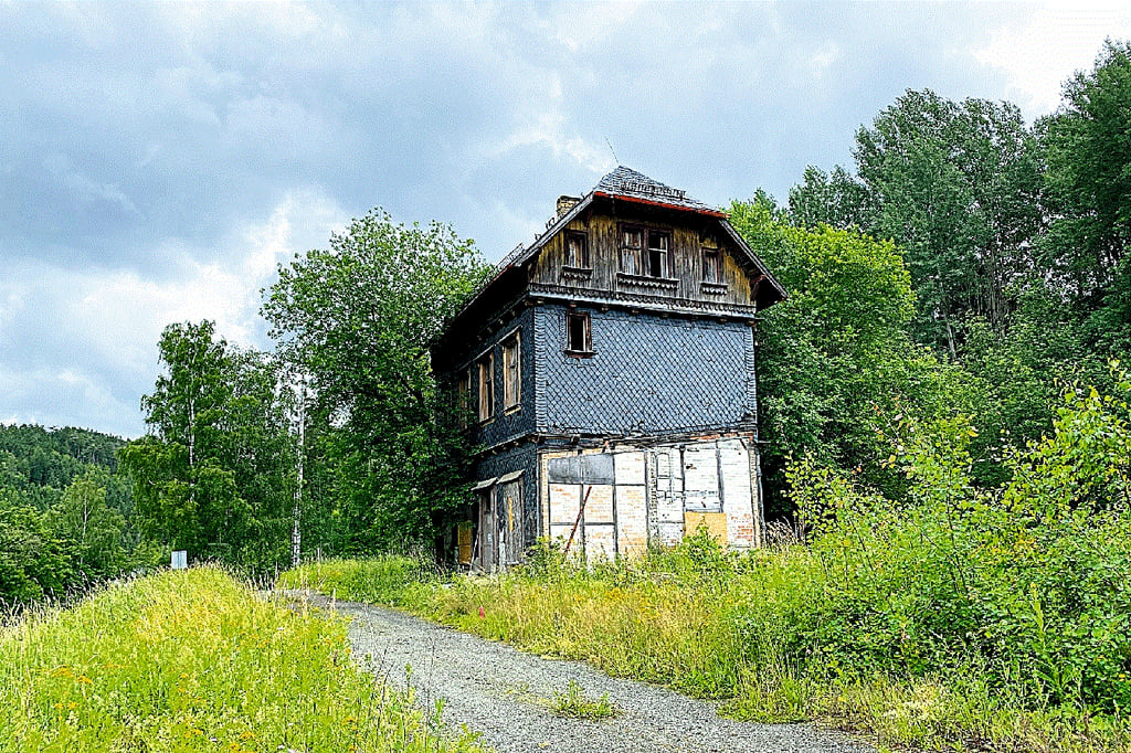 Ehem. Empfangsgebäude der DB in Bad Lobenstein / Mindestgebot 3.000 Euro