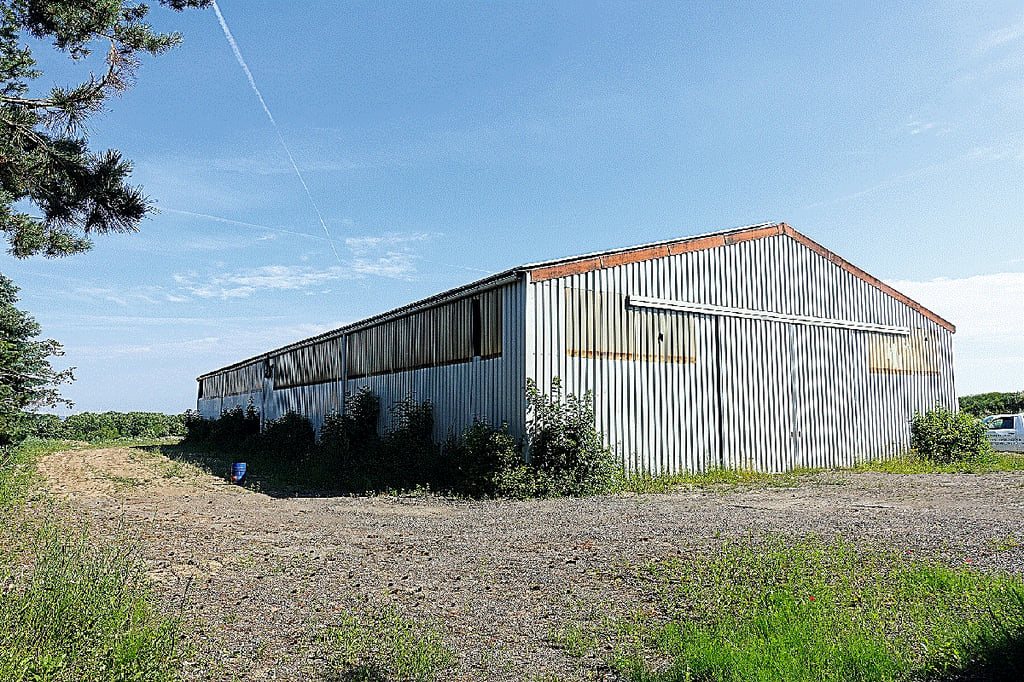 Leerst. Gewerbekalthalle mit Auf-Dach-Photovoltaik-Anlage in Ilmtal-Weinstraße / Mindestgebot 480.000 Euro