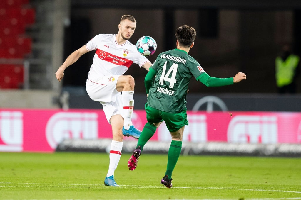 VfB-Stürmer Sasa Kalajdzic (l) wurde positiv auf das Coronavirus getestet.
