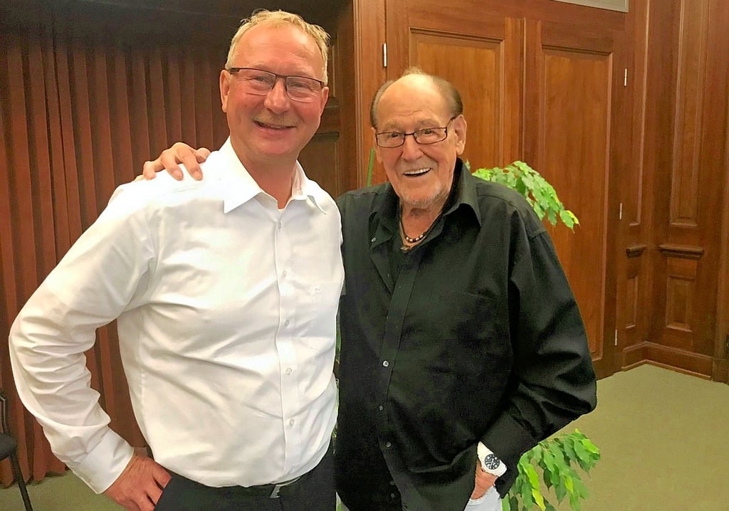 Spontanes Treffen im Augst 2019 im Büro von Oberbürgermeister Armin Schenk. Herbert Köfer war Gast der Defa-Reihe „Filme wiederentdeckt“.