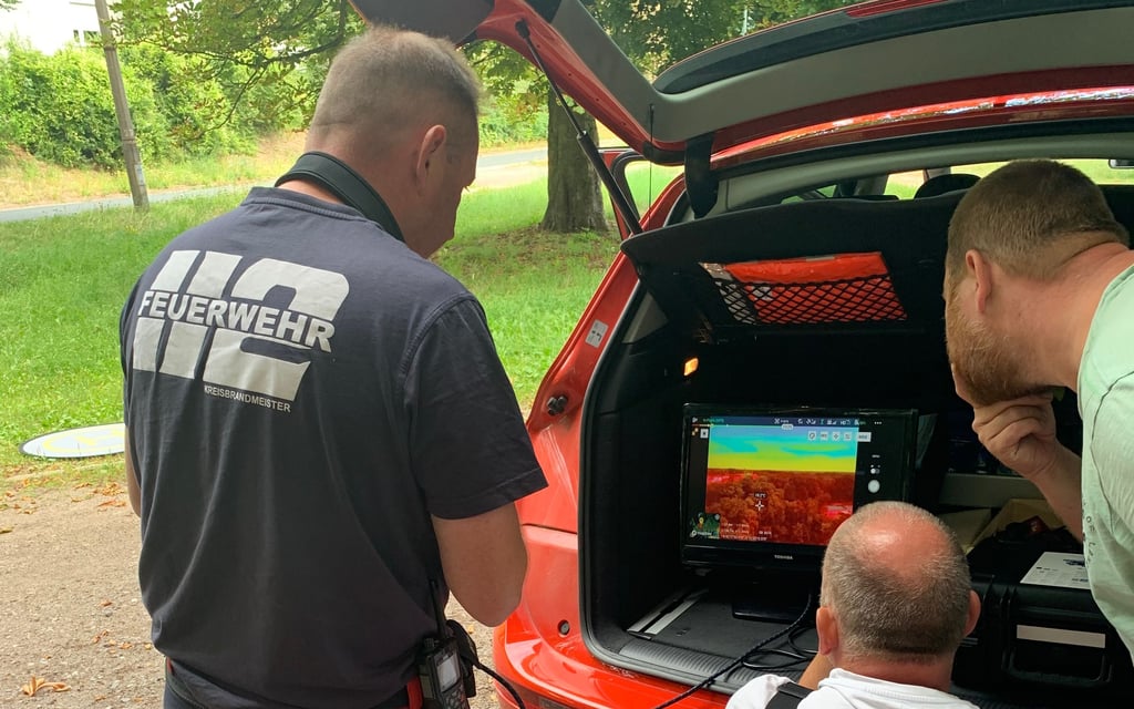 Mit Hilfe einer Drohne samt Wärmebildkamera wurden in Haldensleben nach einem drei Meter langen Python gesucht, von dem seit dem 24. Juli jede Spur fehlt.