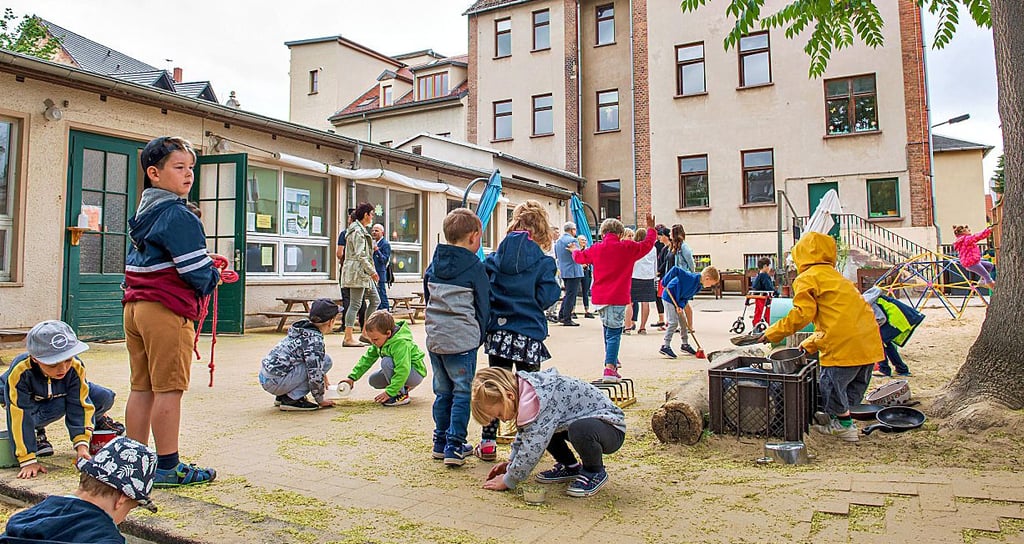 Wenn der Flachbau nach der Sanierung der Kita abgerissen ist, haben die "Domspatzen" mehr Platz zum Spielen.