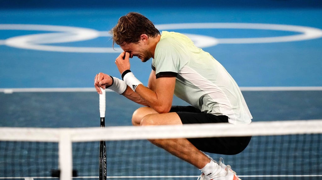Tränen nach dem Sieg: Alexander Zverev warf Top-Favorit Novak Djokovic aus dem Olympia-Turnier.