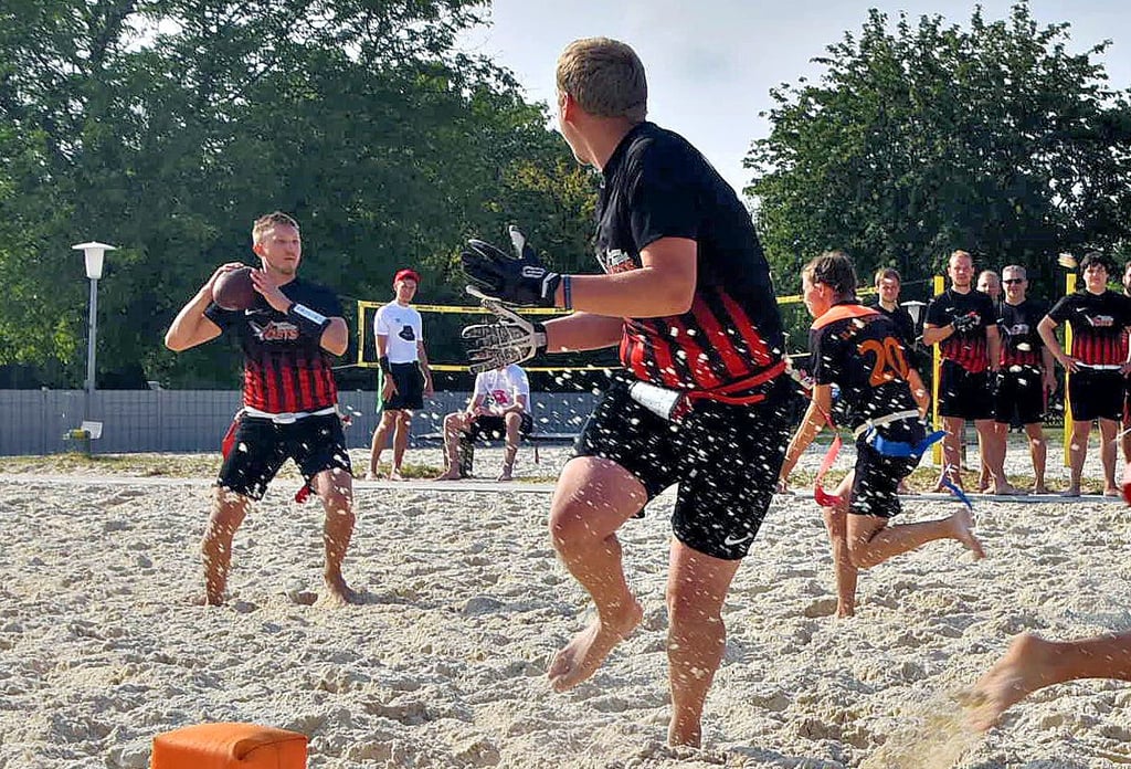 Die Red Flags Magdeburg laden am Wochenende wieder zum Beachbowl an den Strand des Barleber Sees.