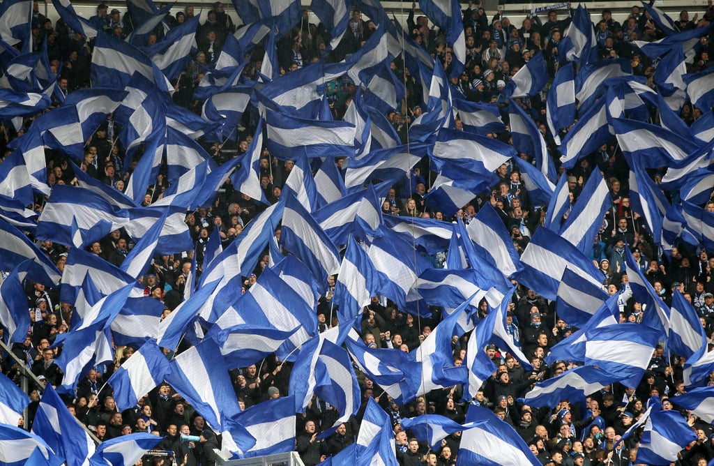 Fans des 1. FC Magdeburg feuern ihre Mannschaft in der MDCC-Arena an. Um rechtzeitig im Stadion zu sein, wird eine frühe Anreise empfohlen.
