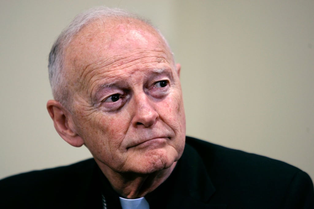 Kardinal Theodore McCarrick, ehemaliger Erzbischof von Washington, während einer Pressekonferenz. Der frühere US-Kardinal ist wegen Vorwürfen sexuellen Missbrauchs im US-Bundesstaat Massachusetts angeklagt worden.