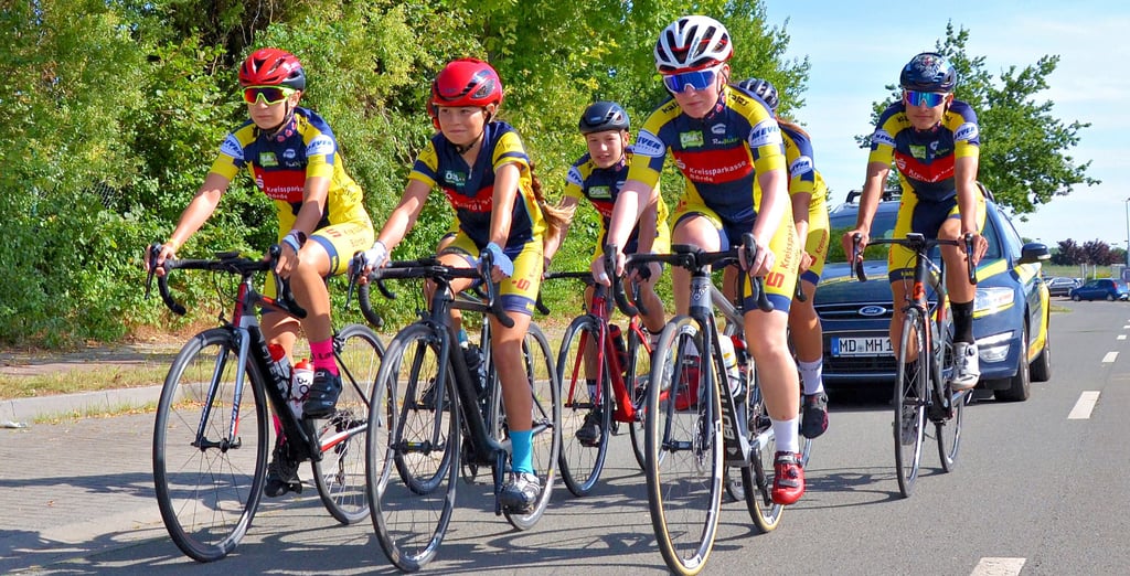 Fünf Mal die Woche geht Trainer Andreas Kindler mit den Nachwuchsradsportlern des Vereins auf die Straße.