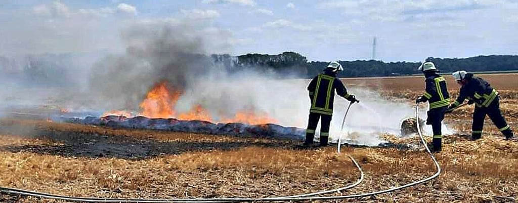 Im Einsatz waren die Feuerwehren Osterburg, Goldbeck, Klein Schwechten, Rochau, Werben und Bertkow.