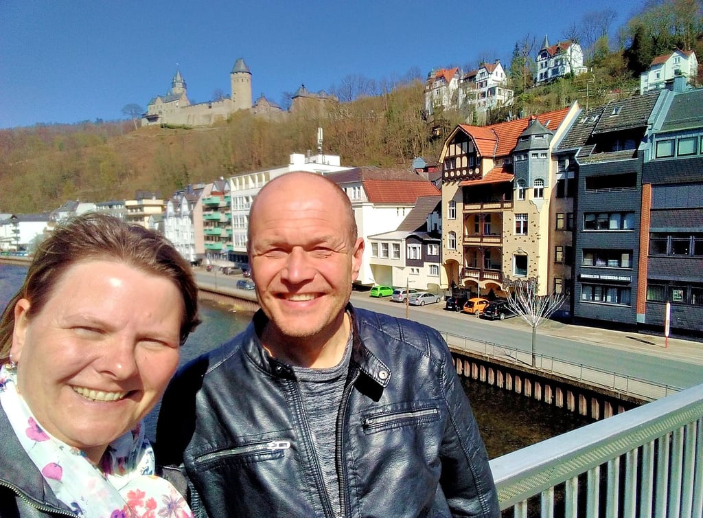 Sylke und Dirk Paul in Altena - ein Foto aus besseren Zeiten - da war kein Hochwasser in Sicht.