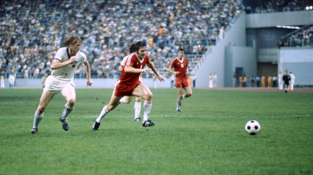DDR-Nationalspieler Hans-Jürgen Riediger (li.) im Finale der Olympischen Spiele 1976 gegen Polen.
