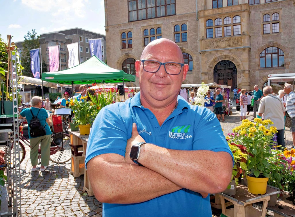 Stephan Spitschka ist Marktmeister auf dem Wochenmarkt in Dessau-Roßlau. Die Stadt, sagt er, könnte mehr Unterstützung geben.