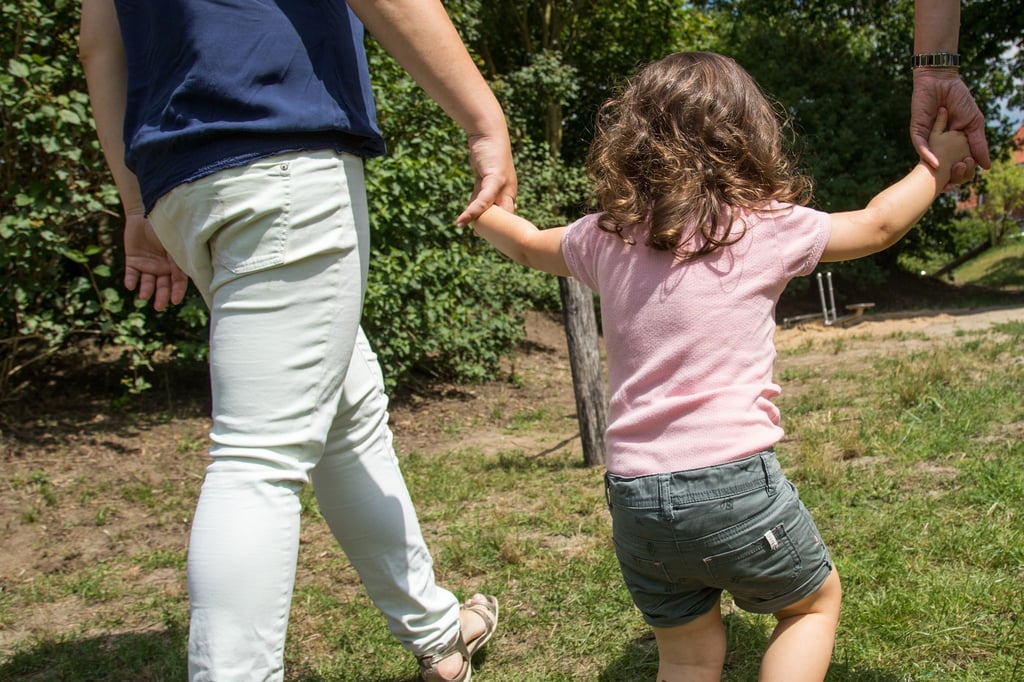 Für Eltern ein schlimmer Gedanke: Auch Kinder sind vor Krankheit und schweren Unfällen nicht gefeit. Absicherung ist deshalb wichtig.