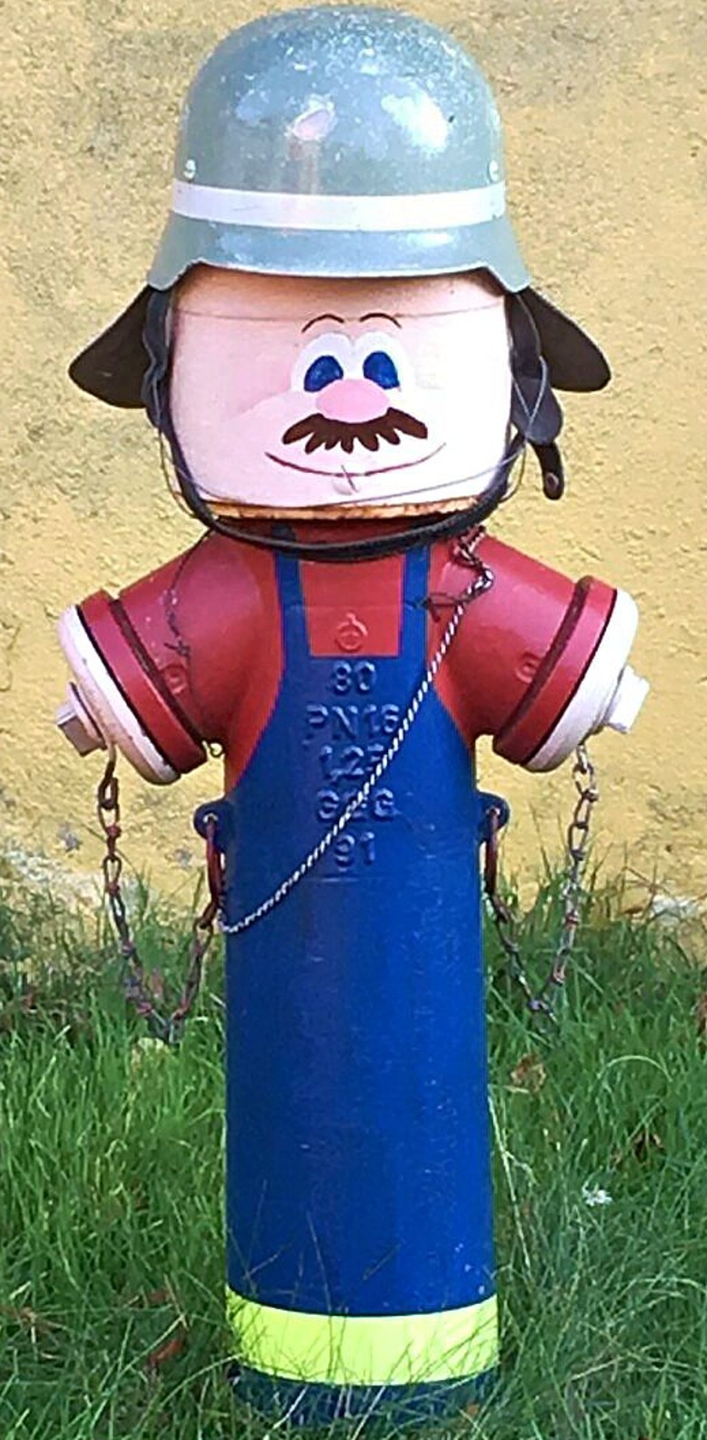Hydranten versorgen Wehren bei Einsätzen verlässlich mit Wasser. Bei der Gestaltung der Wasserspender ist man mancherorts sehr kreativ. Wichtig ist, dass sie regelmäßig gewartet werden und funktionstüchtig sind.
