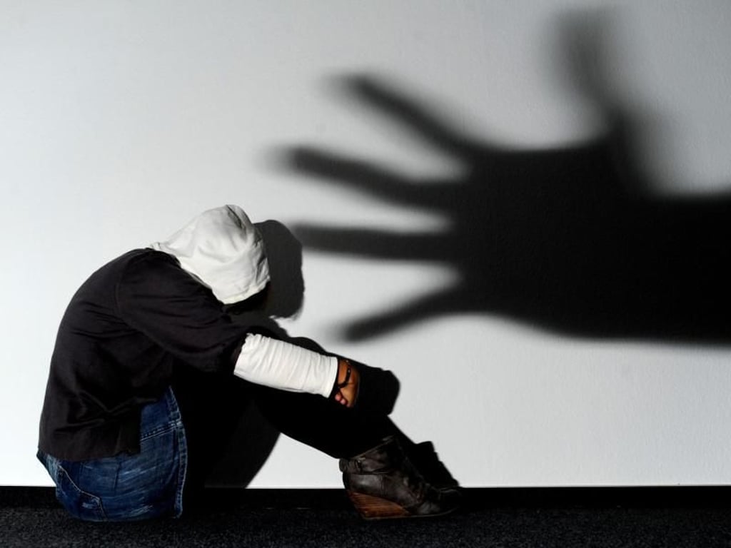 Jugendliche erleben öfter sexuelle Übergriffe als bisher angenommen.