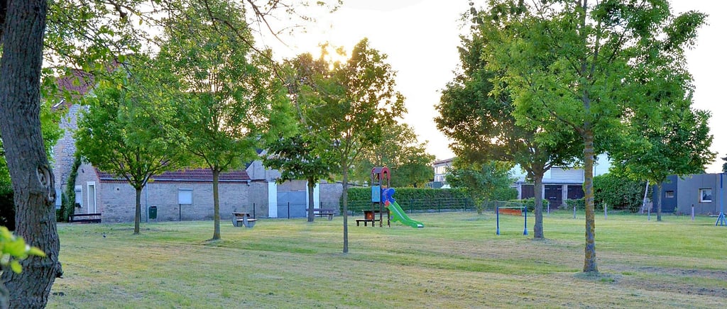 Um diese Fläche, den Spielplatz von Lust, herrscht ein großes Gerangel.