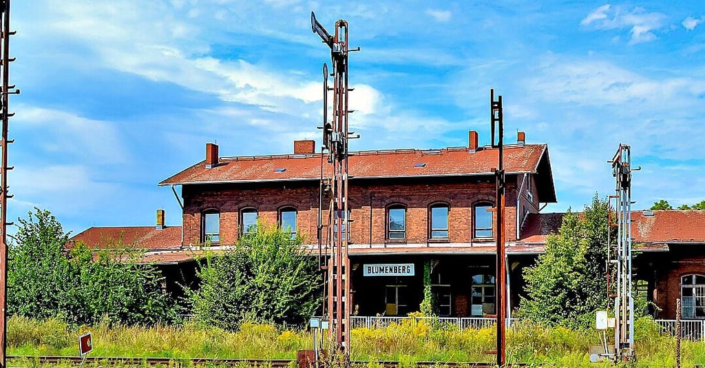 Das historische Bahnhofsgebäude in Blumenberg hat heute keine Bedeutung mehr.