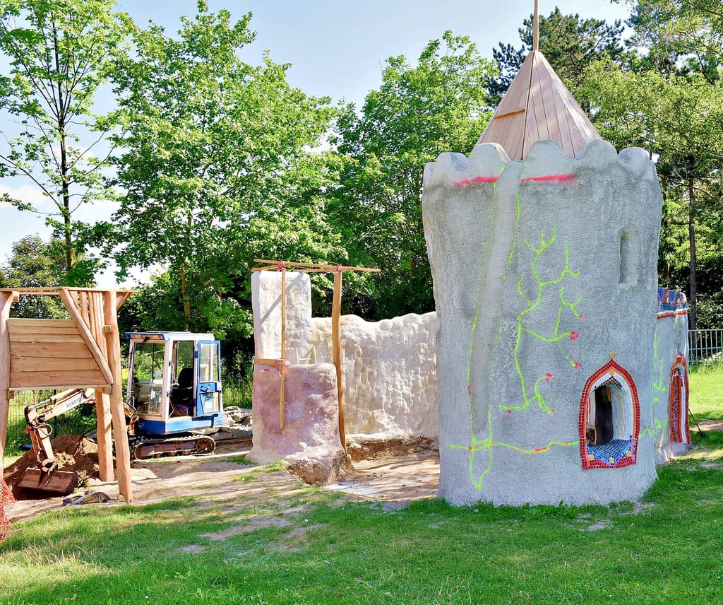 Der neue Abenteuerspielplatz auf dem Gelände des Kinderhaus Tiegel in Hettstedt wächst sichtlich.