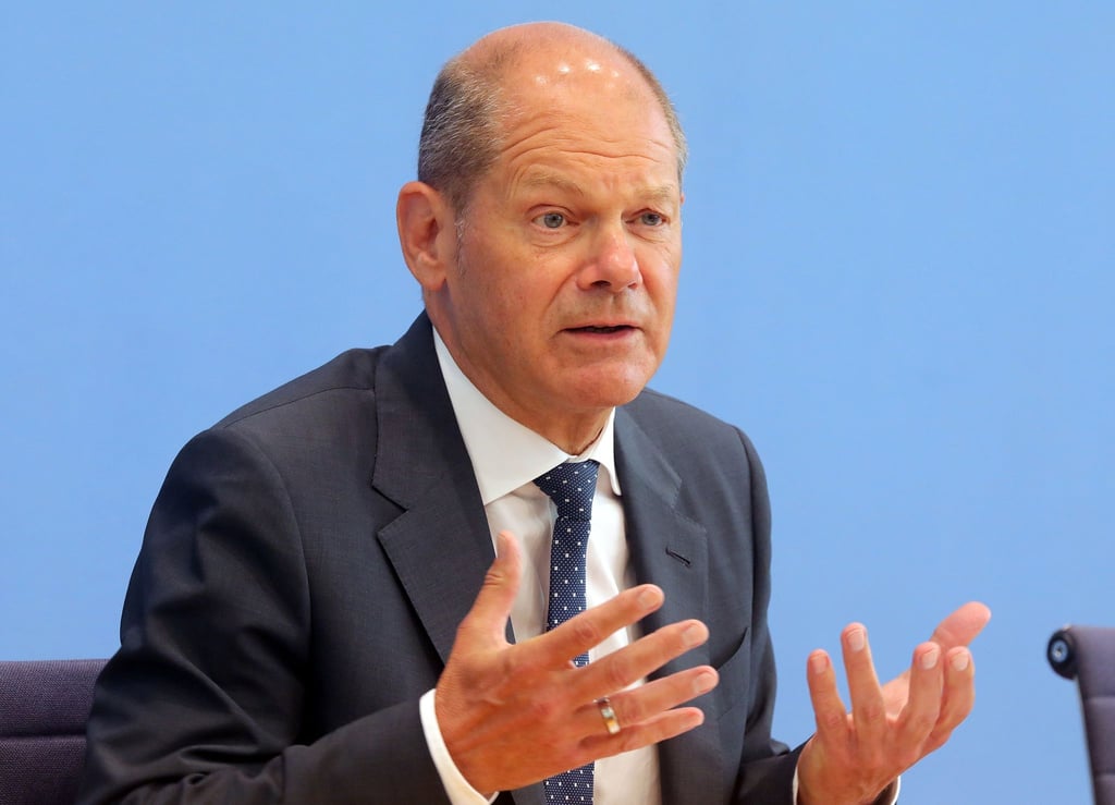 Olaf Scholz (SPD), Bundesfinanzminister, gestikuliert.