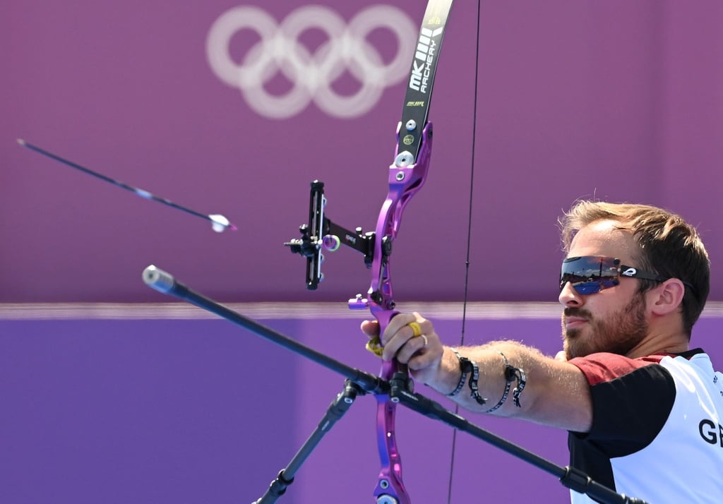 Florian Unruh beim olympischen Bogenschießen.