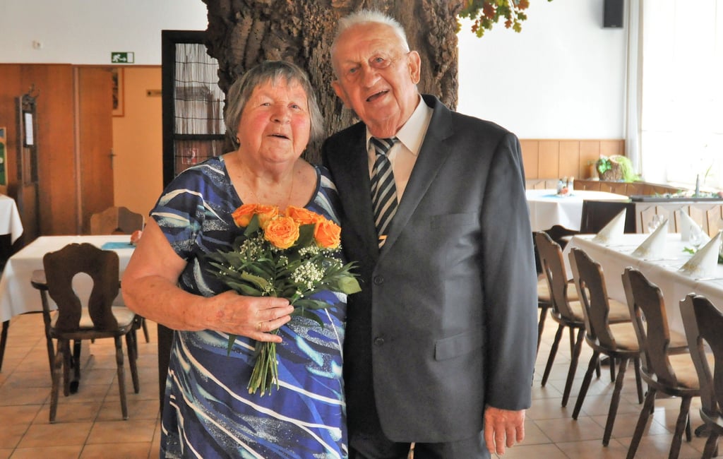 Anneliese und Siegesmund Polei feiern Steinhochzeit, sind 67 einhalb Jahre miteinander verheiratet.