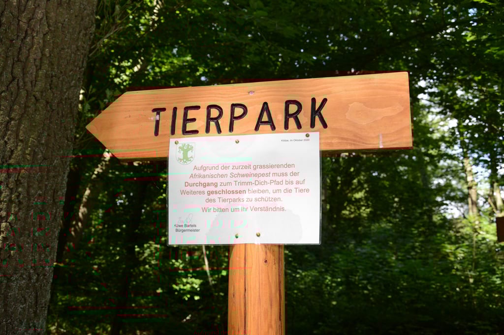 Geschlossen ist der Durchgang vom Tierpark zum benachbarten Trimm-Dich-Pfad in Klötze. Grund dafür ist die Afrikanische Schweinepest.