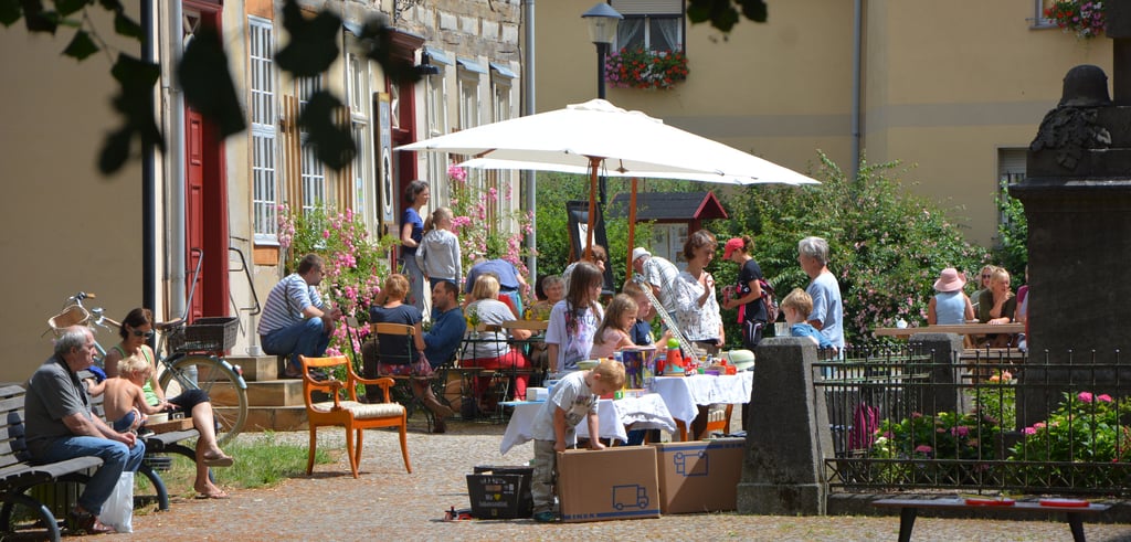 Sonne, Flohmarkt, Drehorgel und Werbener Weiße – das ergab eine schöne Mischung auf dem Kirchplatz Werben.