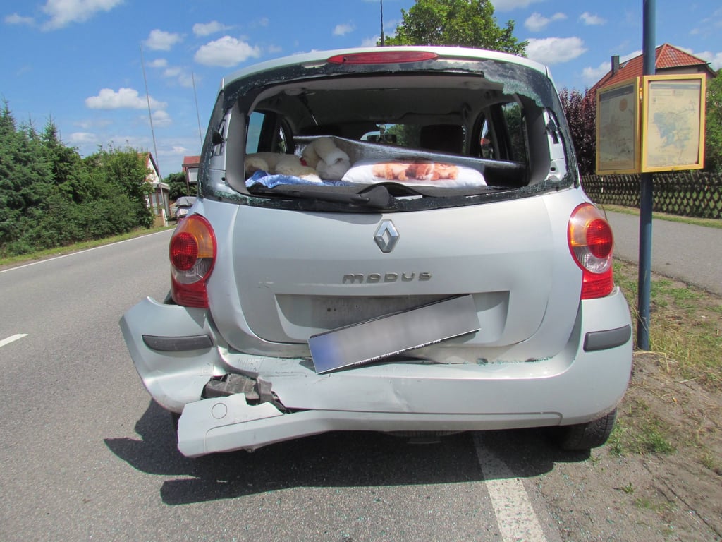 Der Renault Modus war nicht mehr fahrbereit und musste abgeschleppt werden.
