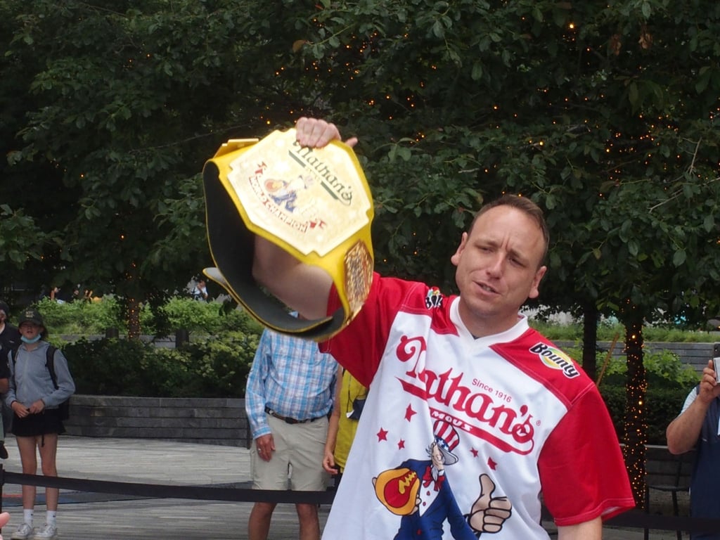 Er siegt und siegt und siegt: Joey Chestnut.