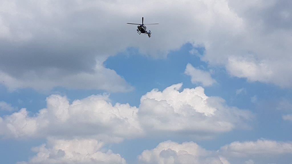 Ein Polizeihubschrauber für eine ausreichende Luftverwirbelung, um das Chlorgas schnell und sicher in der Luft zu verteilen.