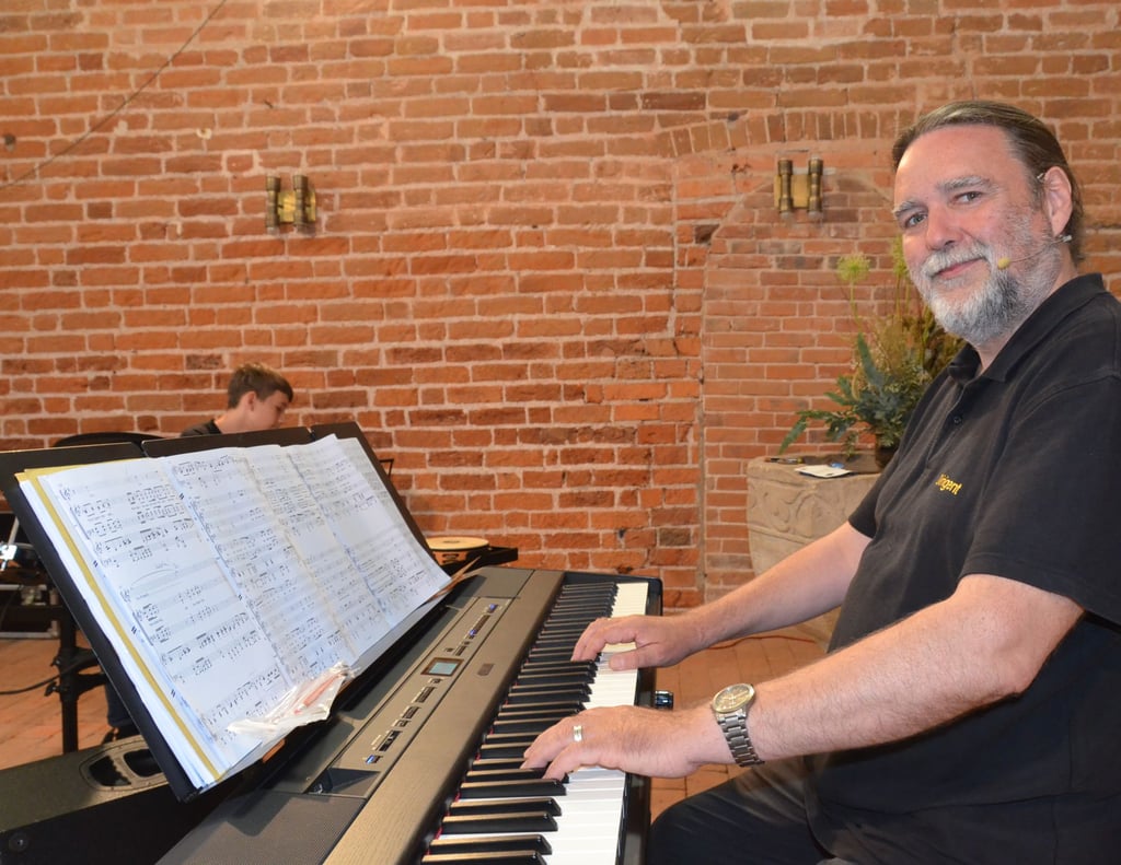 Das evangelische Musicalprojekt Altmark stand bei seinem Auftritt unter der Leitung von Kreiskantor Friedemann Lessing.