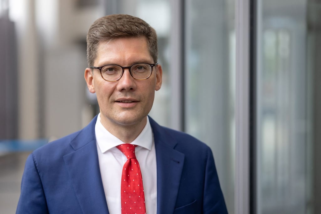 Christian Hirte, Landesvorsitzender der Thüringer CDU, schaut in die Kamera.