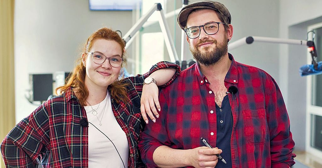Rebecca Göring und Robert Gryczke moderieren den Podcast #gerneperdu anlässlich des 30-jährigen Bestehens der Hochschule Magdeburg-Stendal.