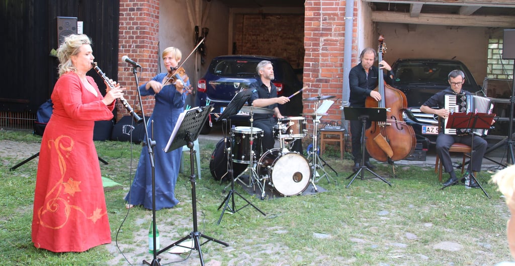 Hofkonzert Biederitzer Kantorei mit "Harts un Neschome".