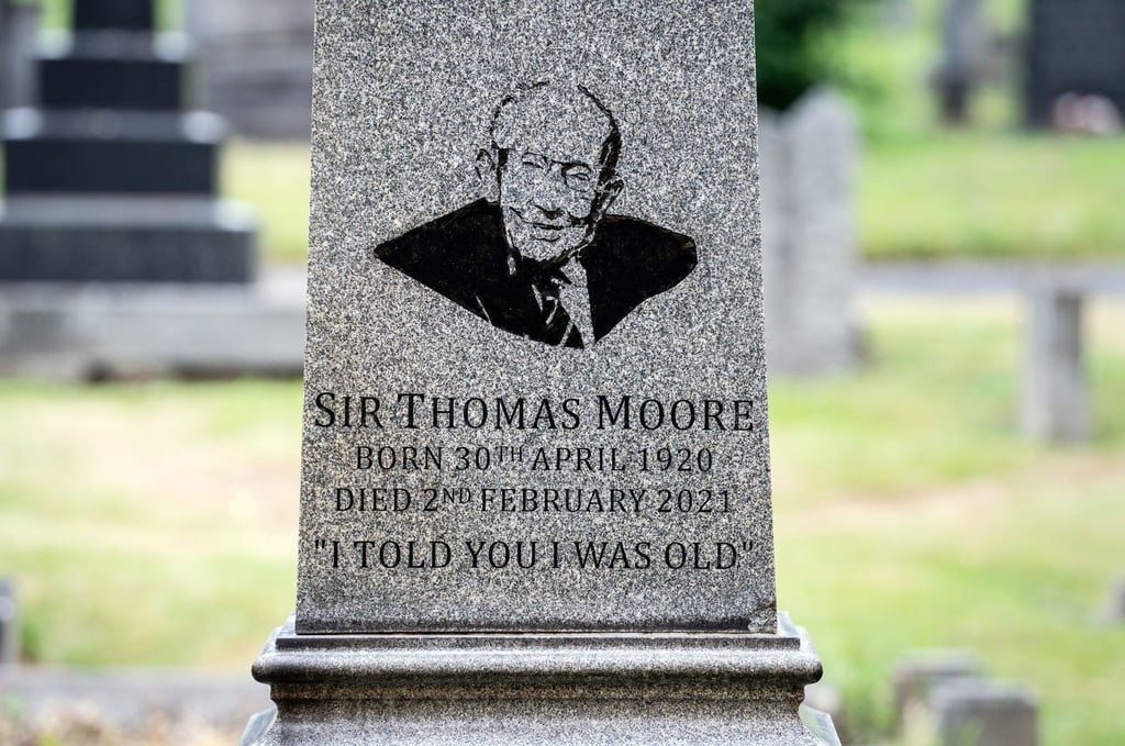 Das Grab von Sir Thomas Moore mit seinem Zitat: „Ich sagte ja, dass ich alt bin.“
