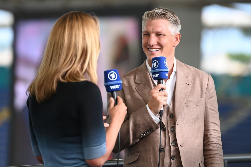 Bekamm eine Ermahnung: ARD-TV-Experte Bastian Schweinsteiger.
