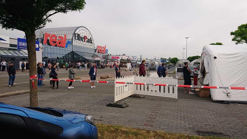 Am Elbepark in Hermsdorf rief das Haldensleber Impfzentrum zu einer Impfaktion ohne vorherige Terminvergabe auf. Bereits am Morgen war der Andrang groß.