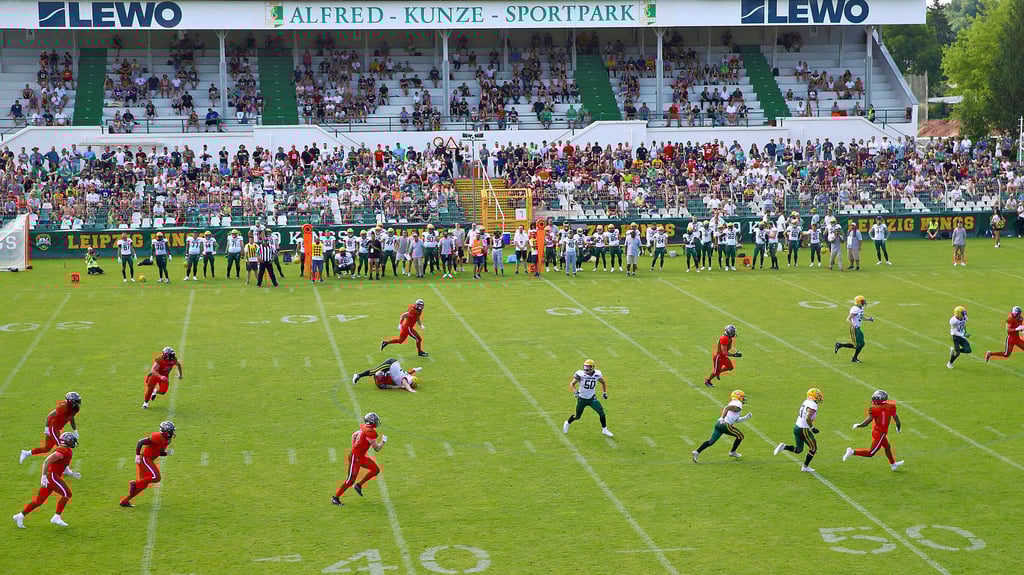 Die Tribüne im Kunze-Sportpark war zur Premiere der Leipzig Kings gut gefüllt.
