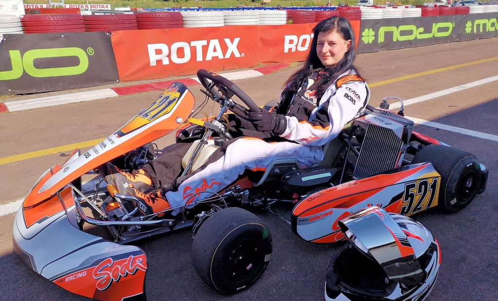 Die Bernburgerin Julia Kübler ist begeisterte Gokart-Fahrerin.