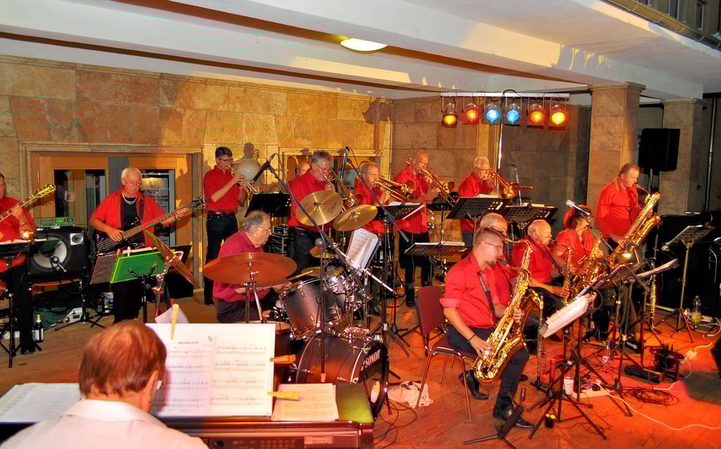 Die Big Band beim Open Air im Jahr 2019 vor dem Wolfener Kulturhaus