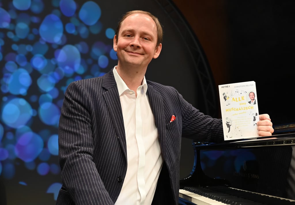Kabarettist und Pianist Christoph Reuter, der auch in Zerbst kein Unbekannter ist, schrieb während der kulturellen Corona-Zwangspause sein erstes Buch "Alle sind musikalisch - außer manche".