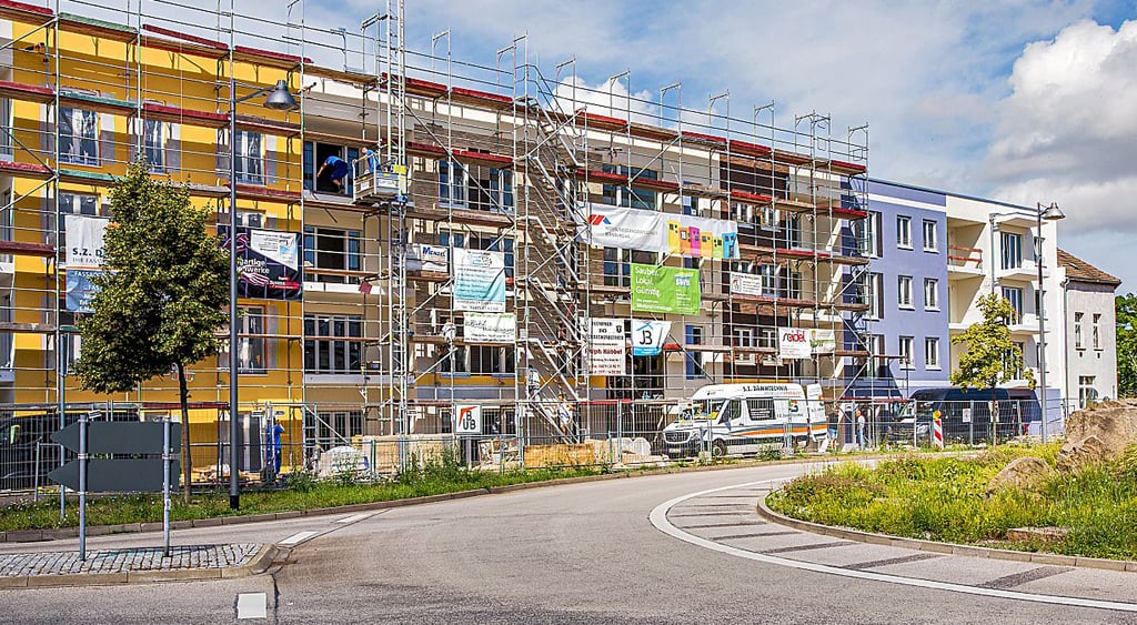 Die Fassadengestaltung lässt sich bereits erahnen, in zwei bis drei Wochen wird das Gerüst komplett verschwunden sein.