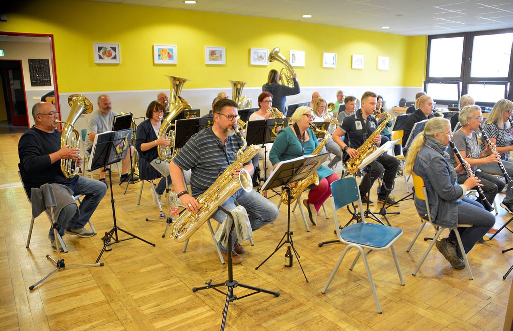 Jetzt müssen sich die Musiker des Blasorchesters Oschersleben nach achtmonatiger Auszeit erst wieder einspielen. Auftritte sind für Ende September wieder geplant.