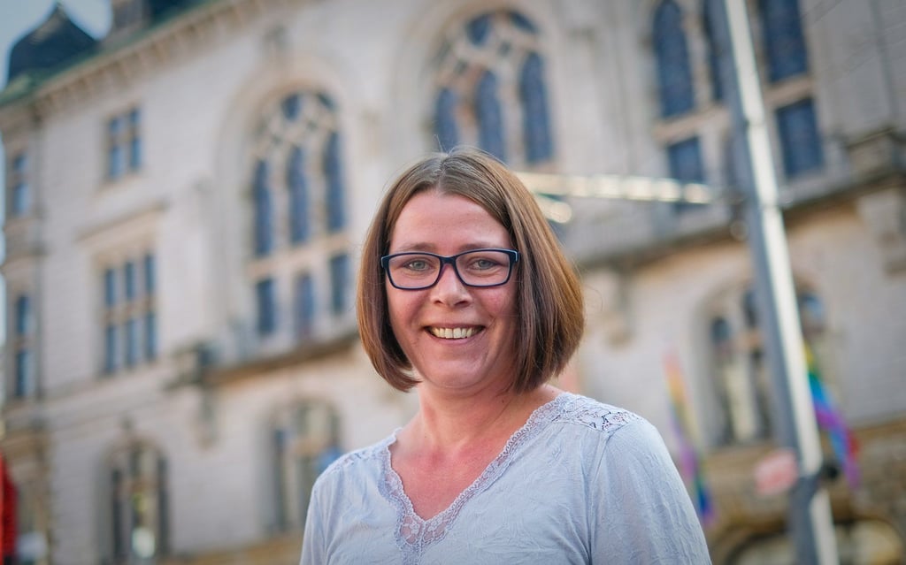 Stadtratsvorsitzende Katja Müller vor dem Stadthaus in Halle.